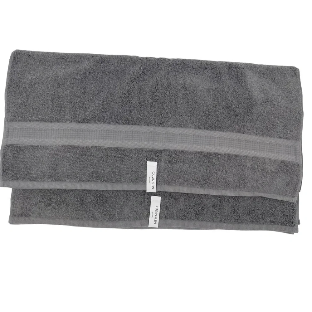 Calvin Klein Home lot of 2 gray Luxery Bath Towels NWT
